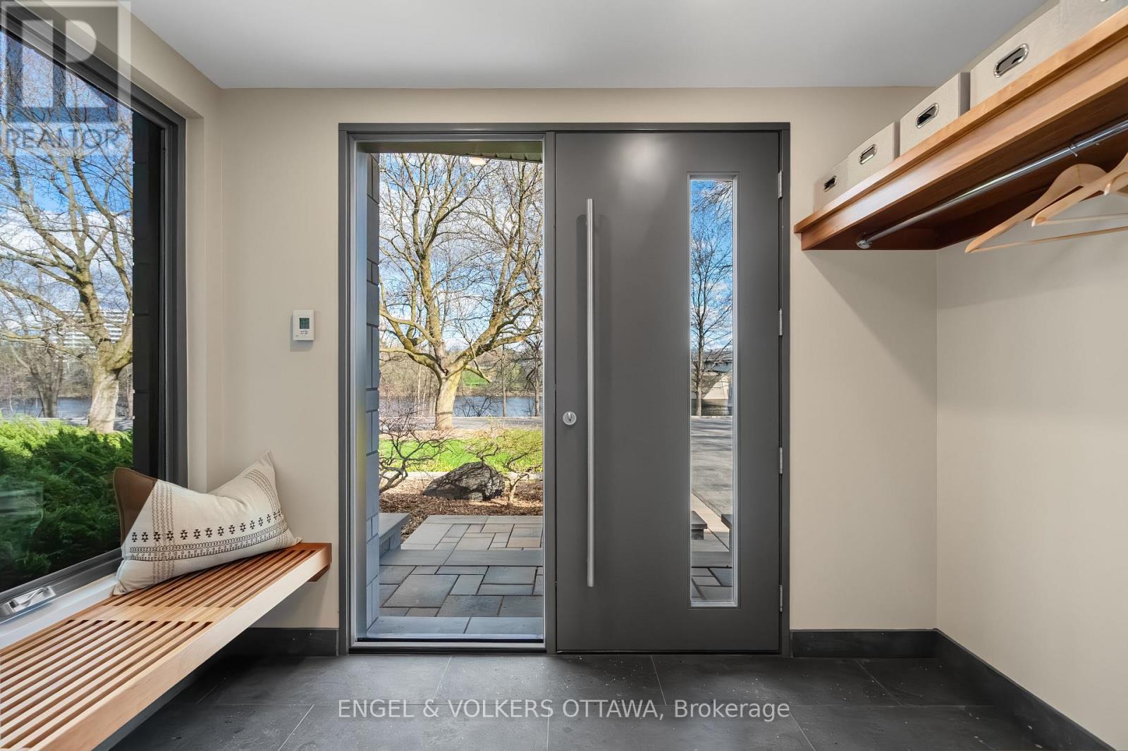 1930 RIDEAU GARDEN DRIVE
