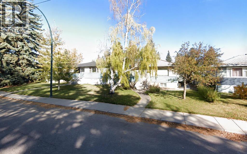 712 55 Avenue SW