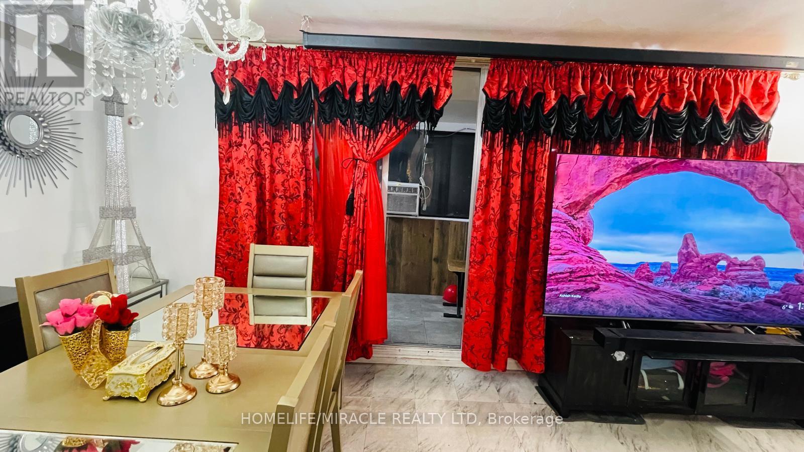 1108 - 5 MASSEY SQUARE