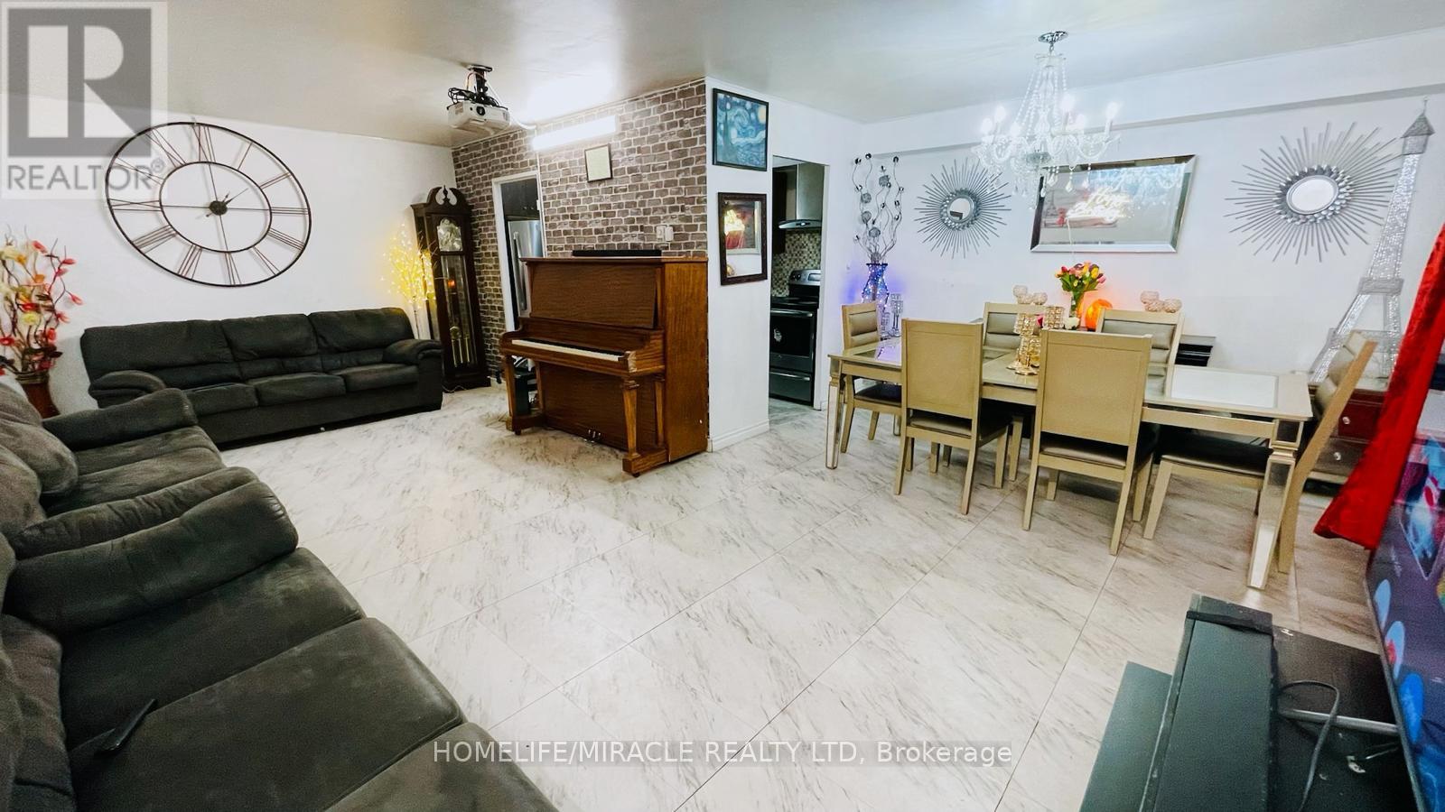 1108 - 5 MASSEY SQUARE