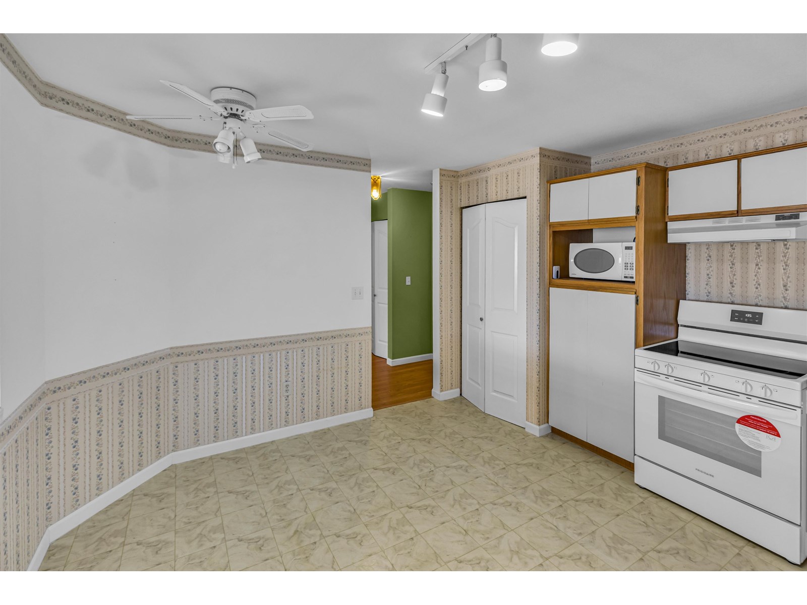 204 45660 KNIGHT ROAD|Sardis West Vedder