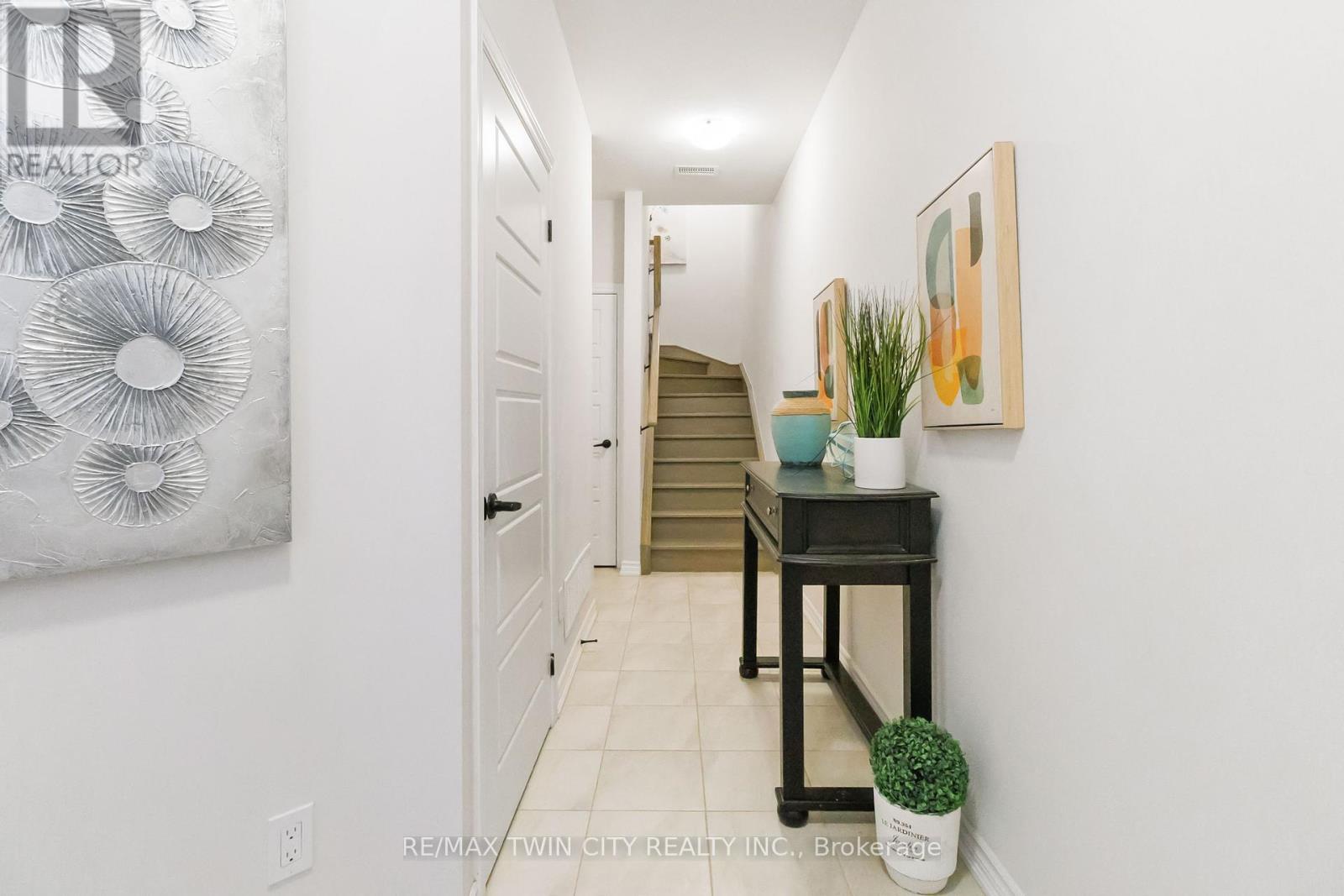 150 - 677 PARK ROAD N