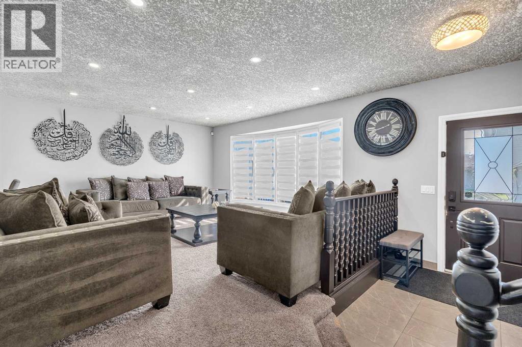 351 Templevale Place NE