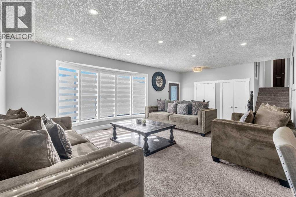 351 Templevale Place NE