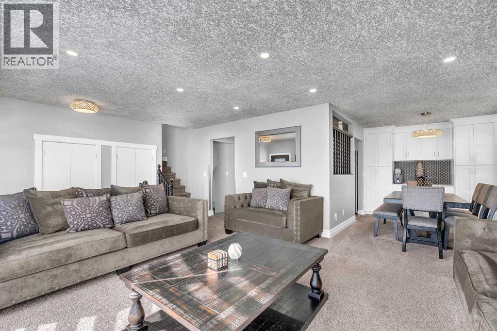 351 Templevale Place NE