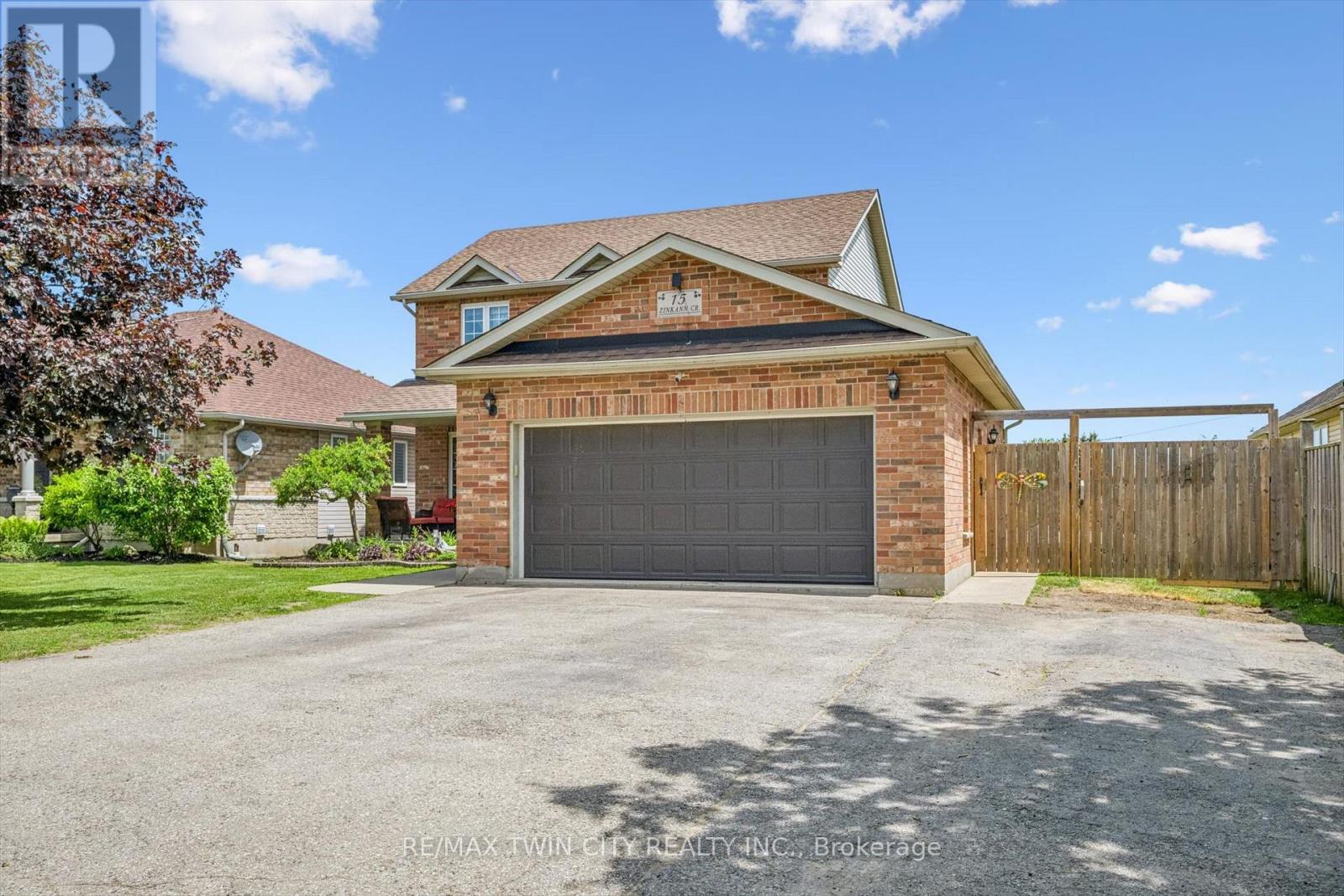 15 ZINKANN CRESCENT