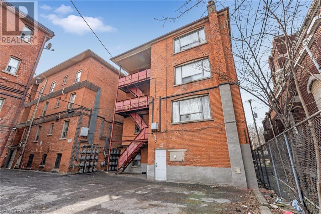 709 MAIN Street E