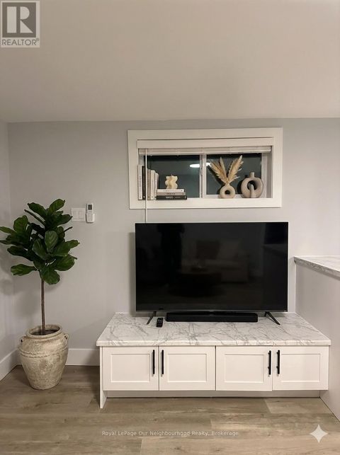 LOWER - 997 ARMOUR ROAD Peterborough (Ashburnham Ward 4) ON K9H7H2