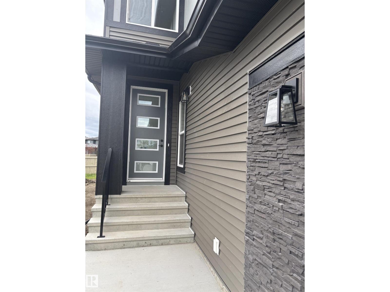 1061 GOLDFINCH WY NW