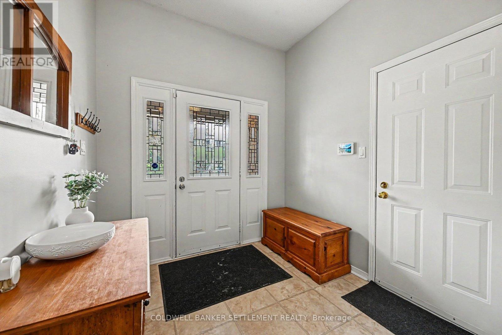 136 CHARLOTTE STREET E