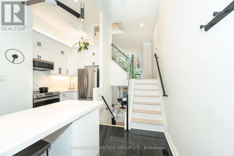 5 - 280 SHERBOURNE STREET Toronto (Moss Park) ON M5A2S1
