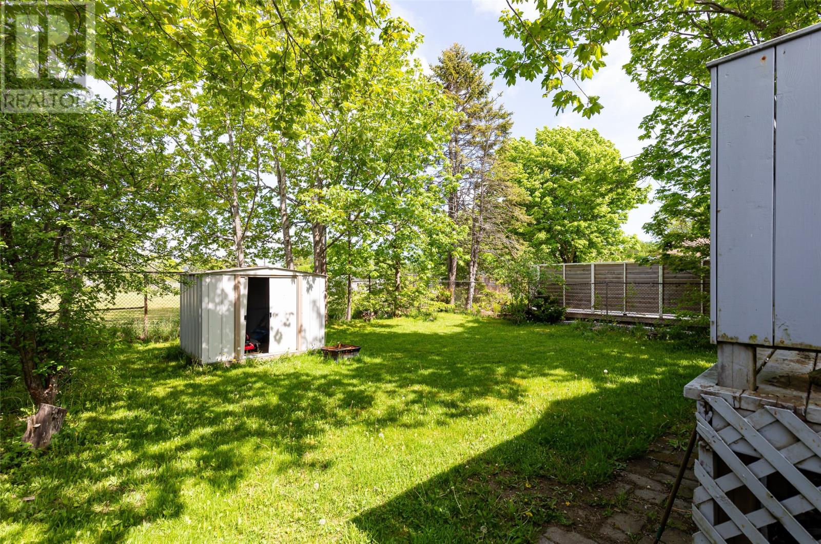 10 LAUGHLIN Crescent