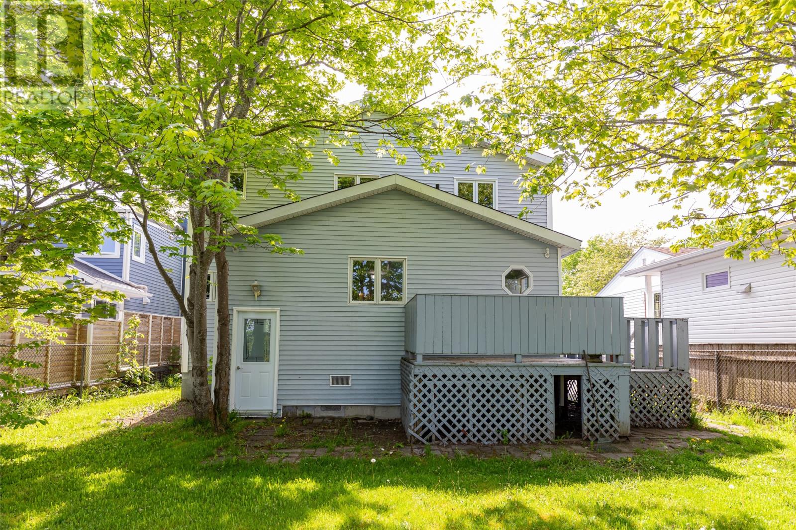 10 LAUGHLIN Crescent