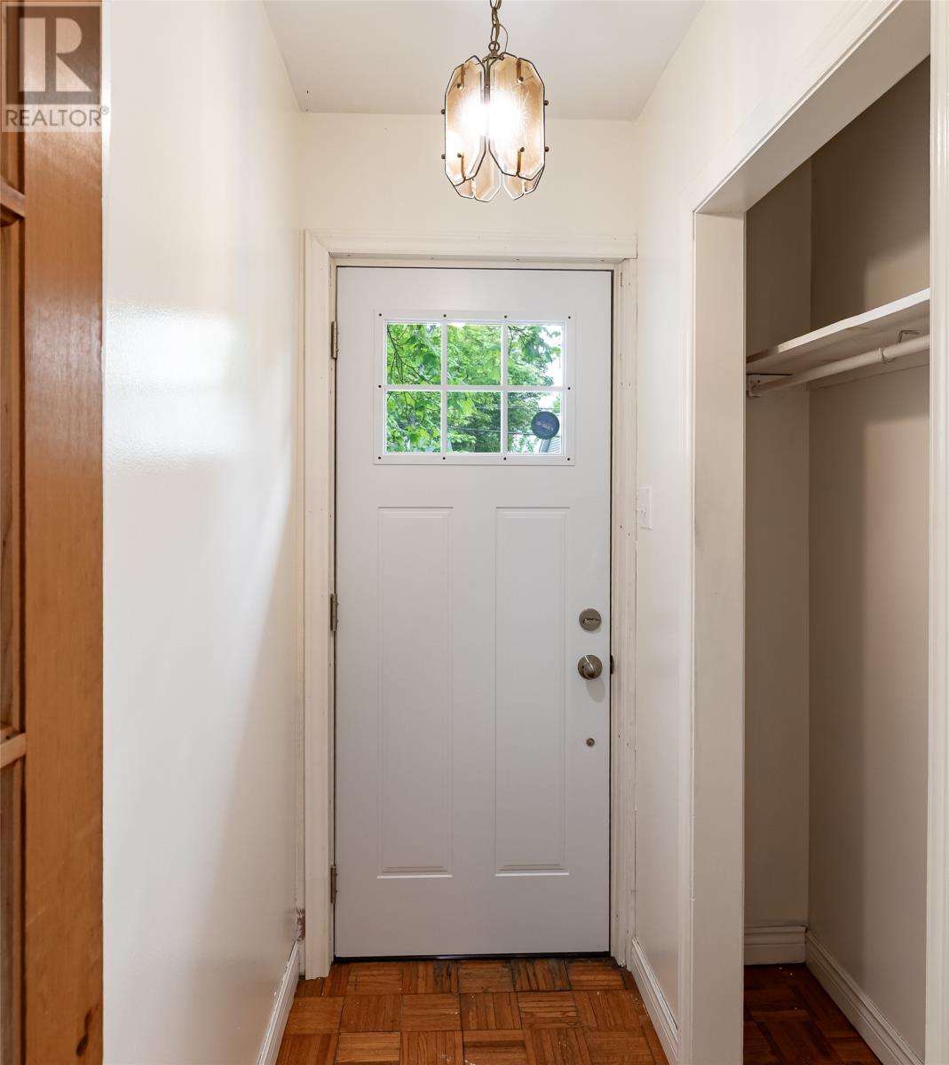 10 LAUGHLIN Crescent