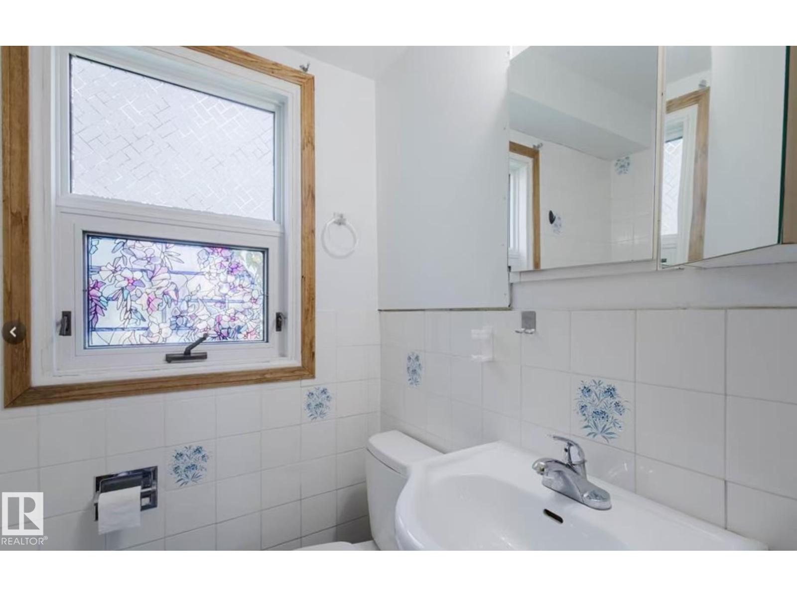 10948 75 AV NW