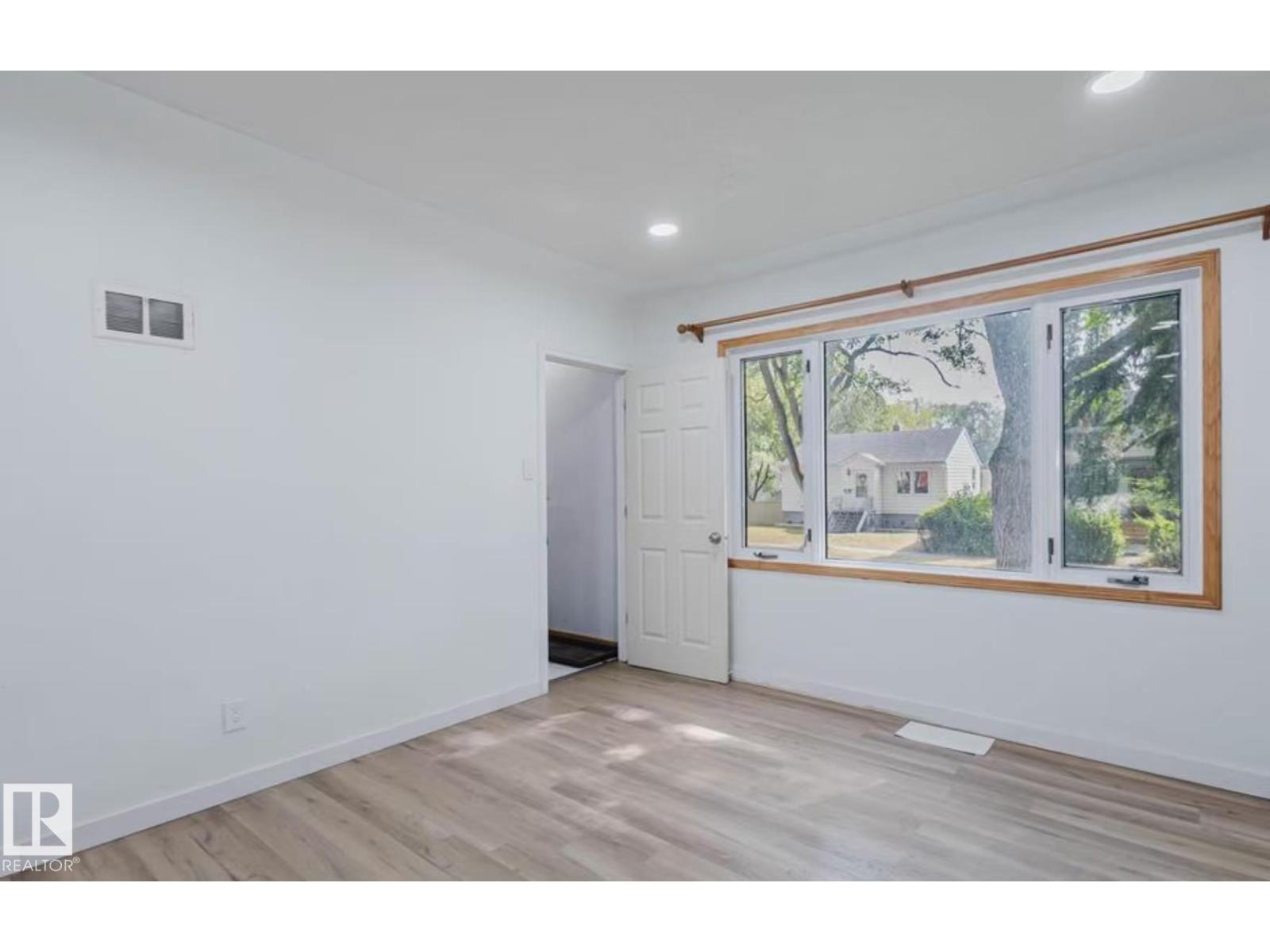 10948 75 AV NW
