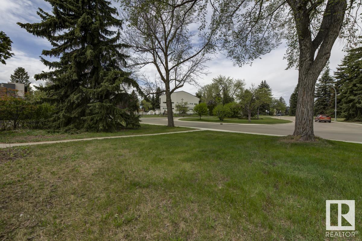11641 73 AV NW