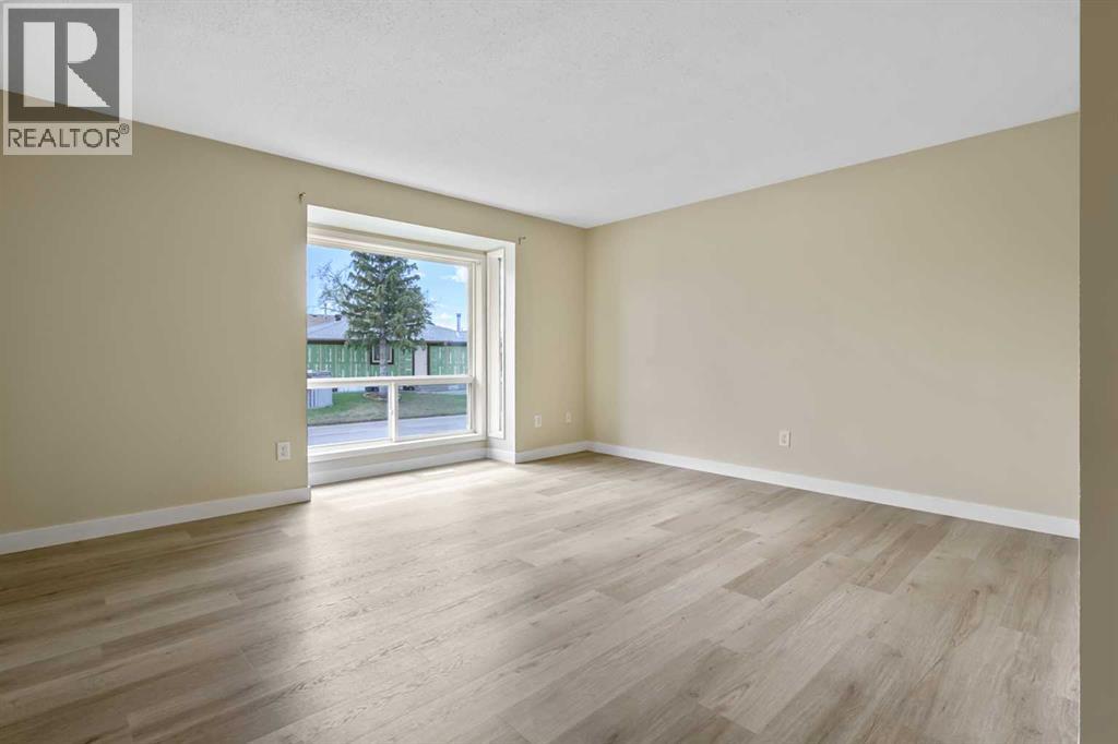27 Aberdare Crescent NE