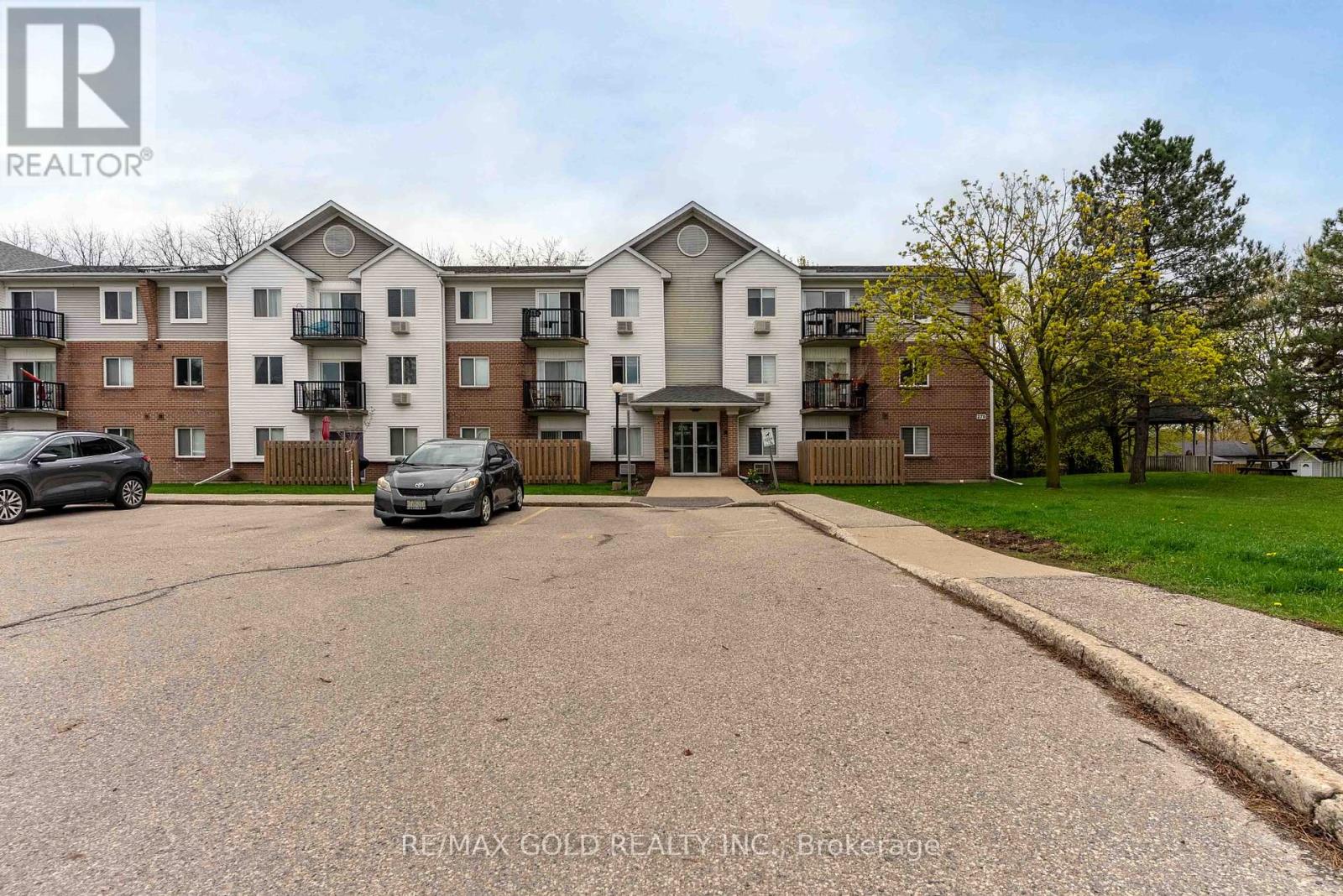 302 - 270 EIWO COURT