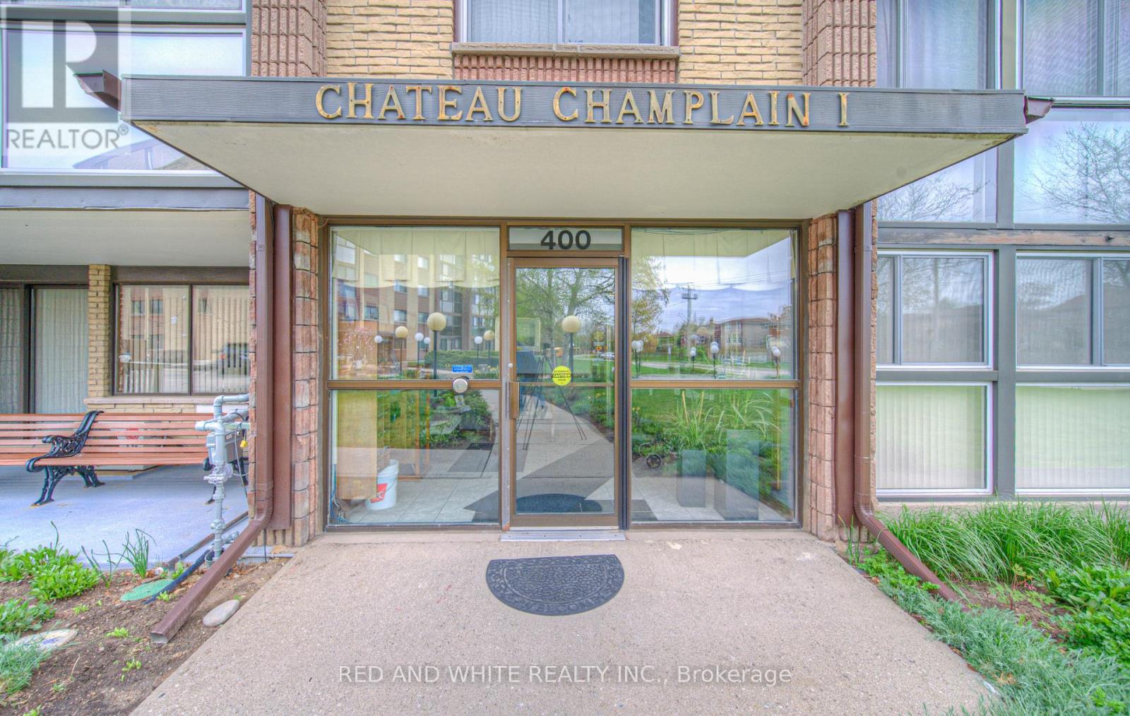 406 - 400 CHAMPLAIN BOULEVARD