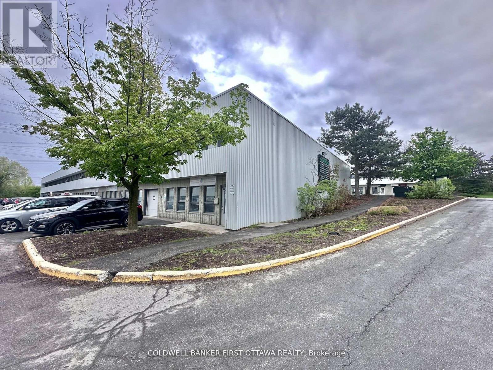 B2 - 2285 ST LAURENT BOULEVARD