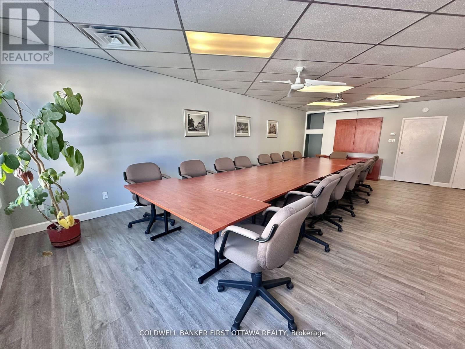 B2 - 2285 ST LAURENT BOULEVARD