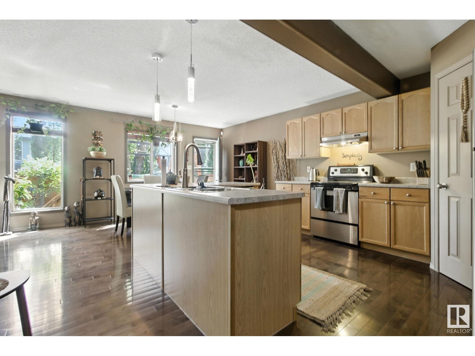 8 ERINWOODS PL