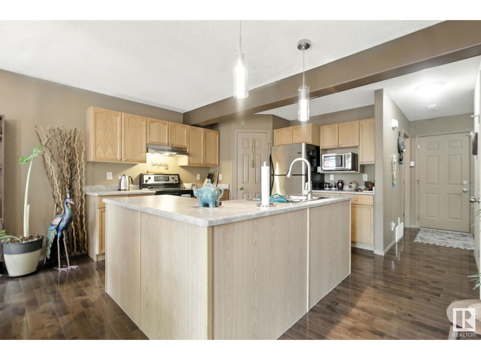 8 ERINWOODS PL