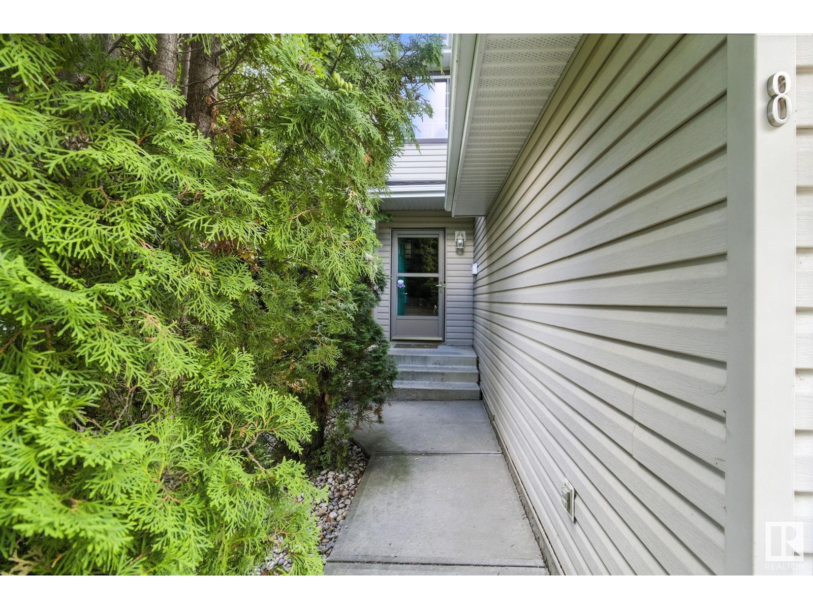 8 ERINWOODS PL