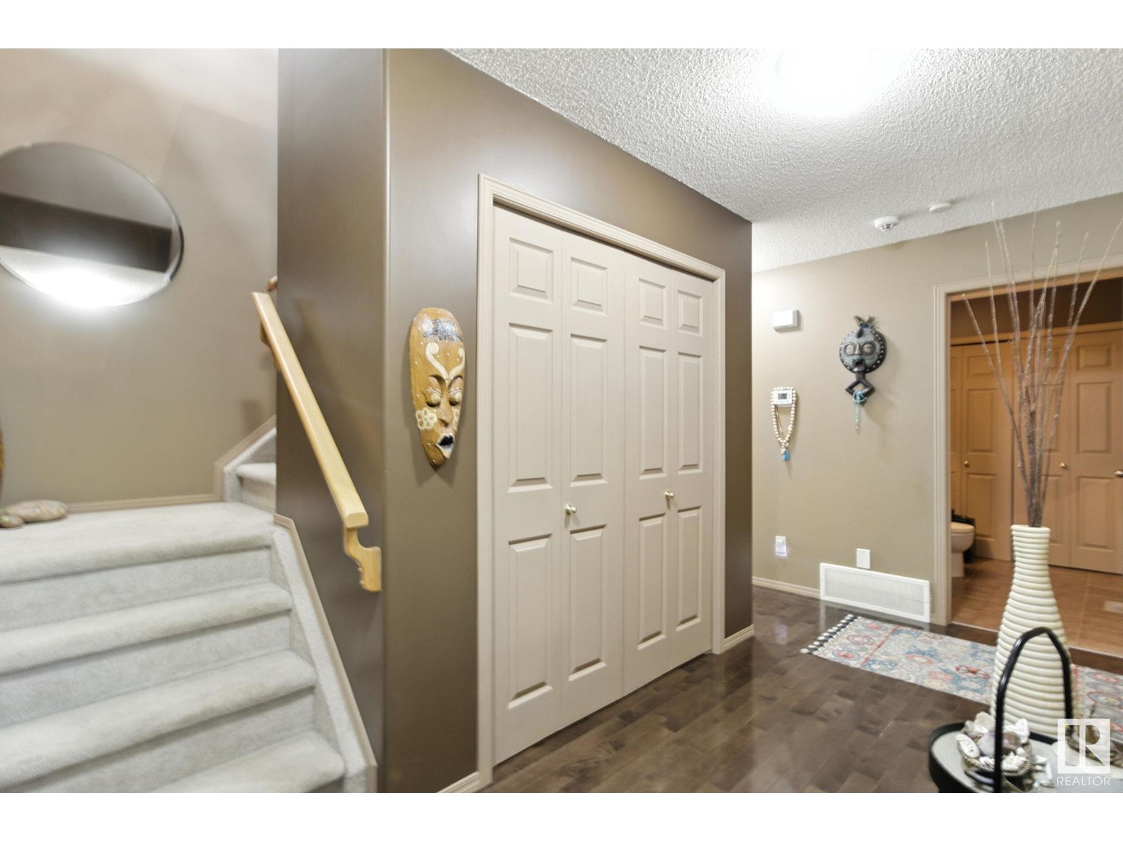 8 ERINWOODS PL