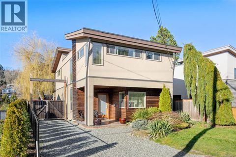 842 Canterbury Rd Saanich BC V8X3E6