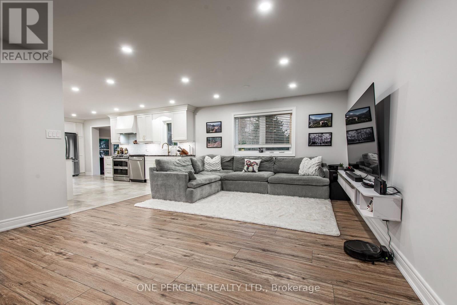 8 CARDWELL COURT