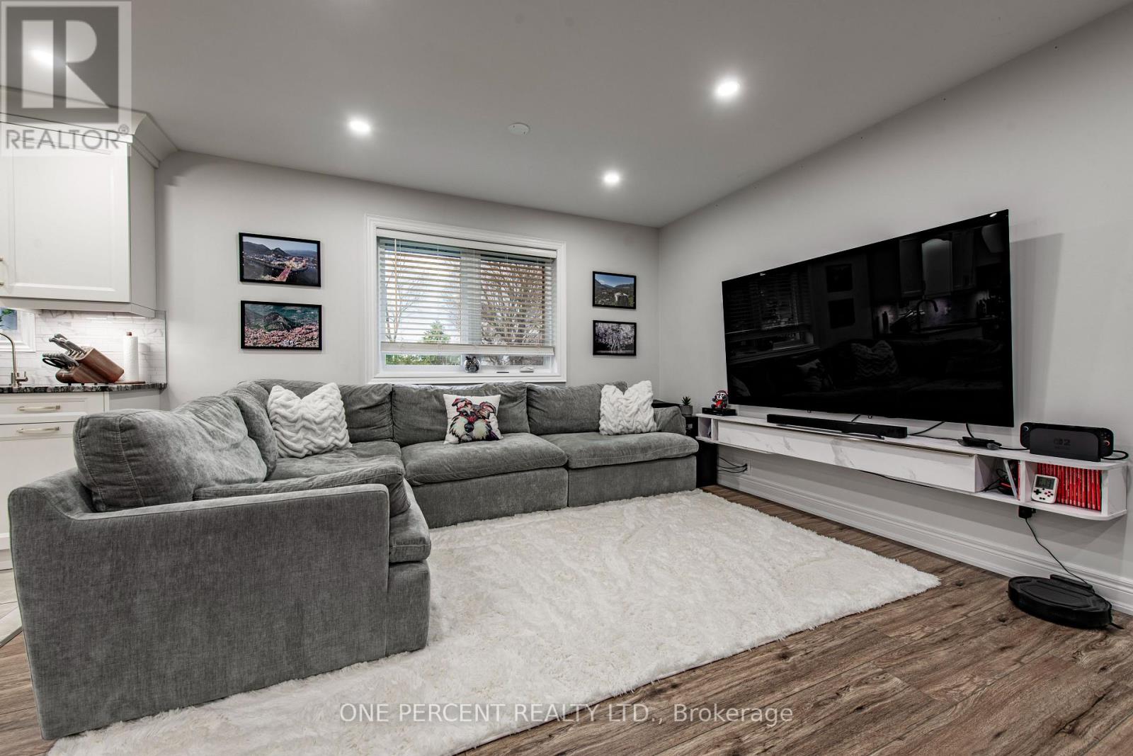 8 CARDWELL COURT