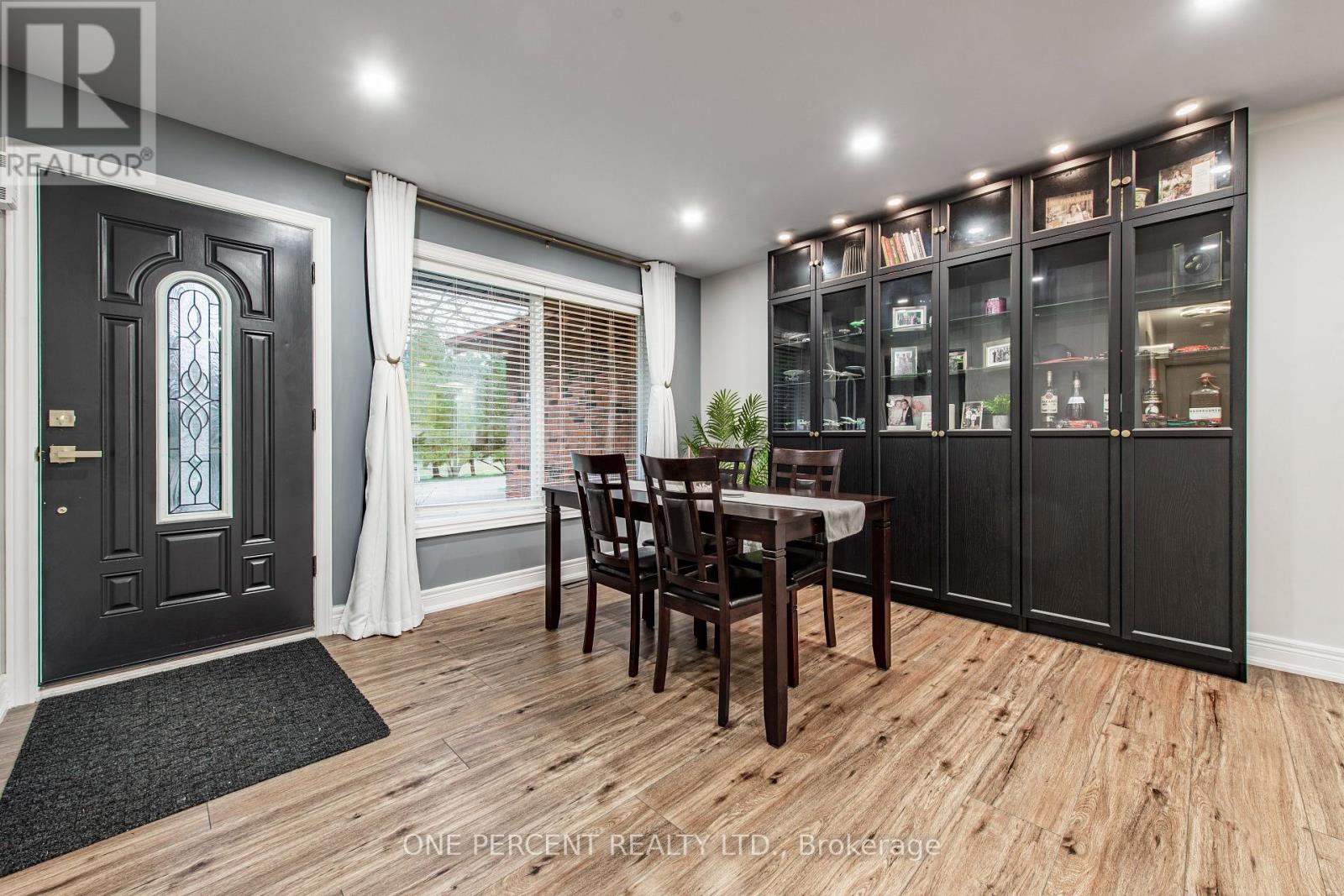 8 CARDWELL COURT