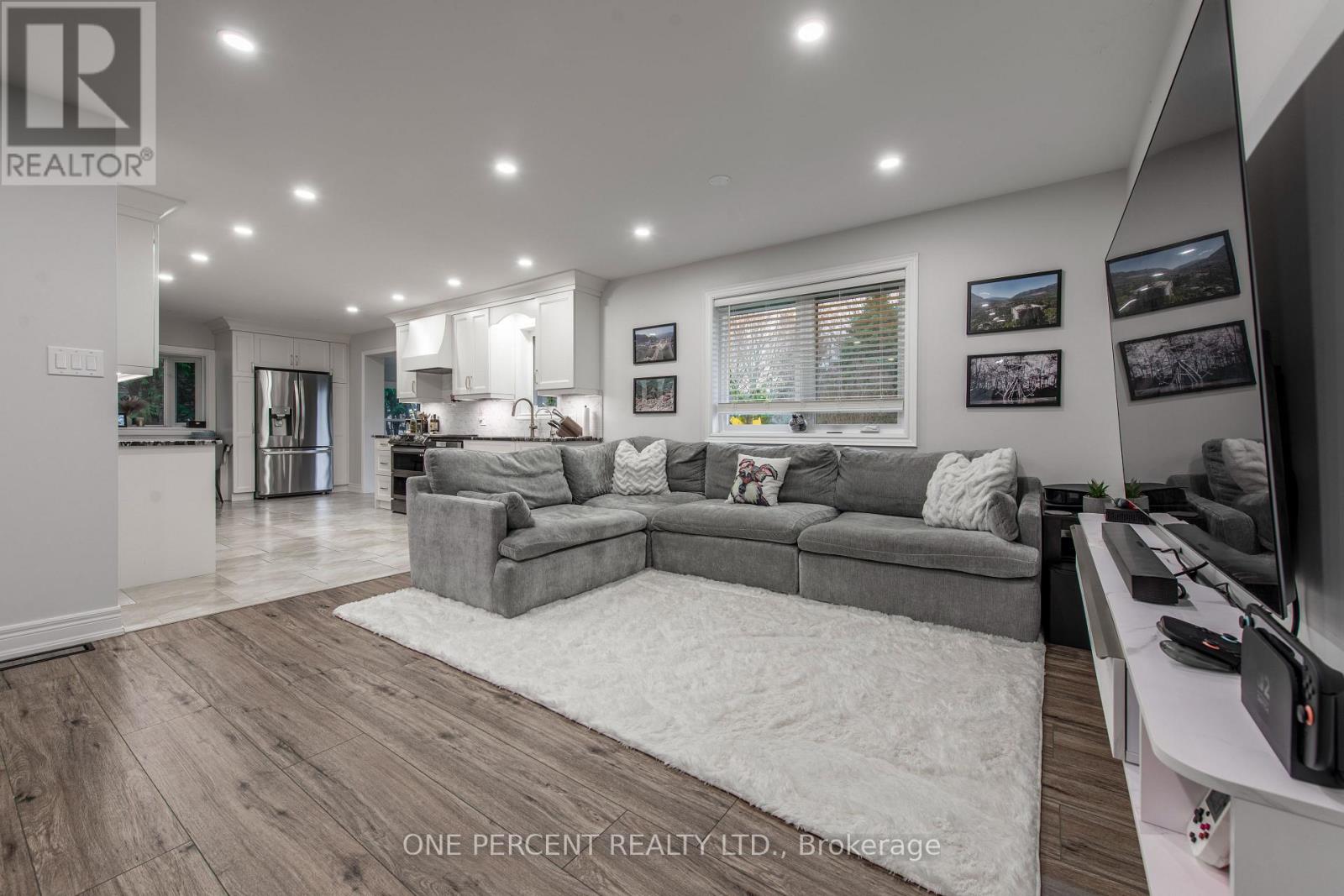 8 CARDWELL COURT