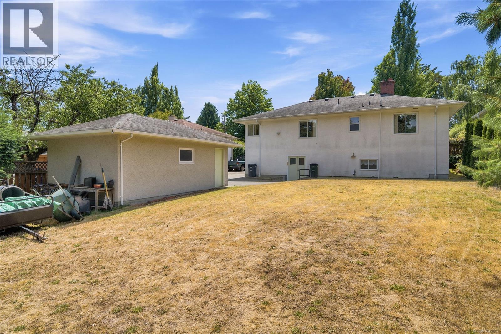 2430 Camelot Rd