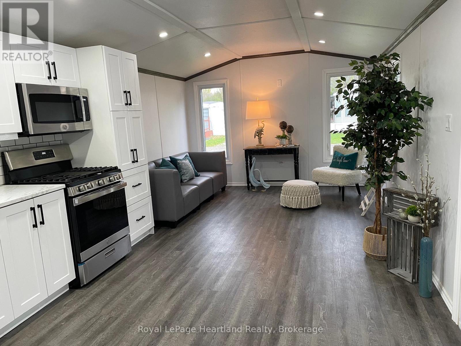 4 STARBOARD - 77719 BLUEWATER HIGHWAY