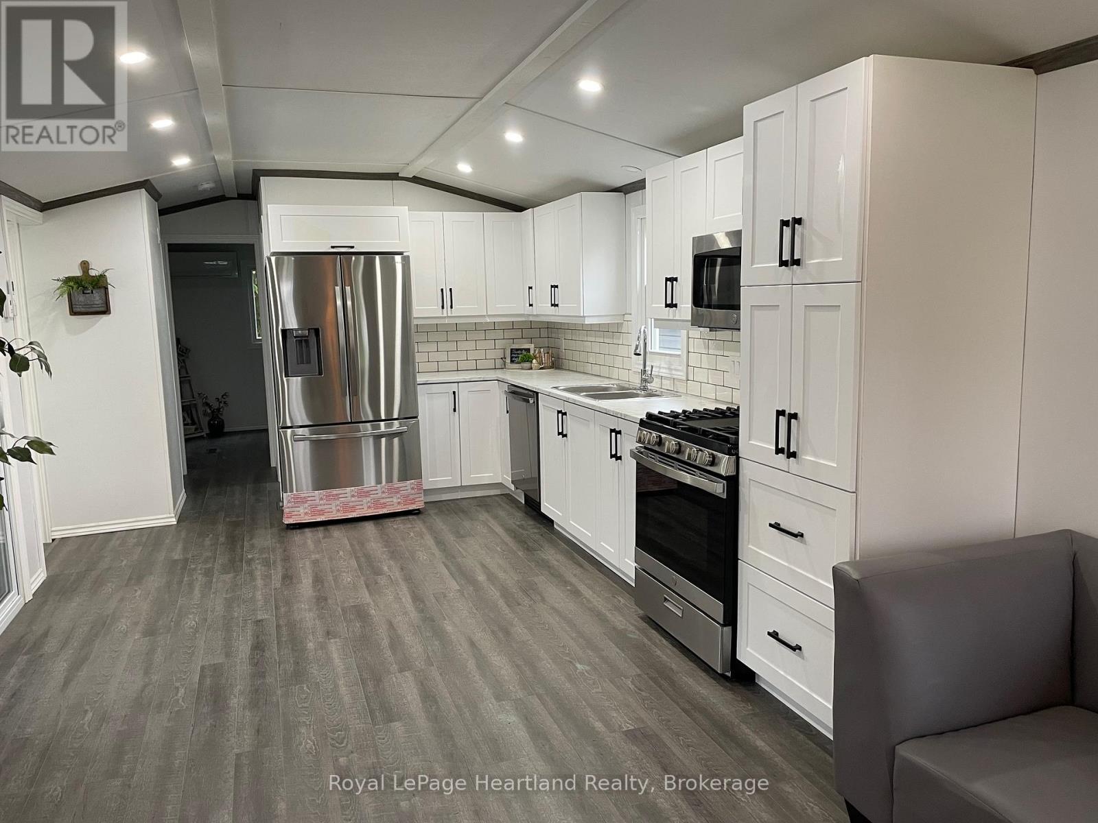 4 STARBOARD - 77719 BLUEWATER HIGHWAY