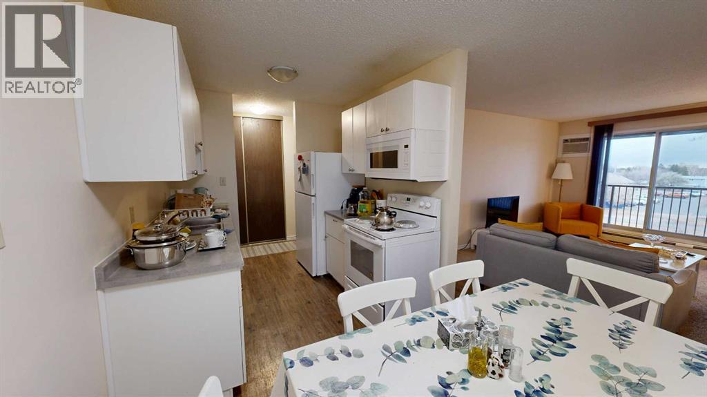 304, 401 Columbia Boulevard W