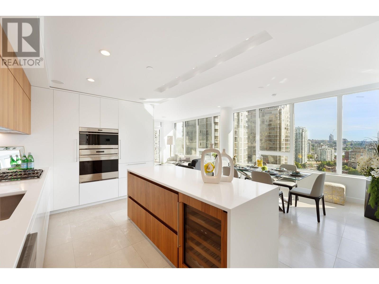 1604 885 CAMBIE STREET