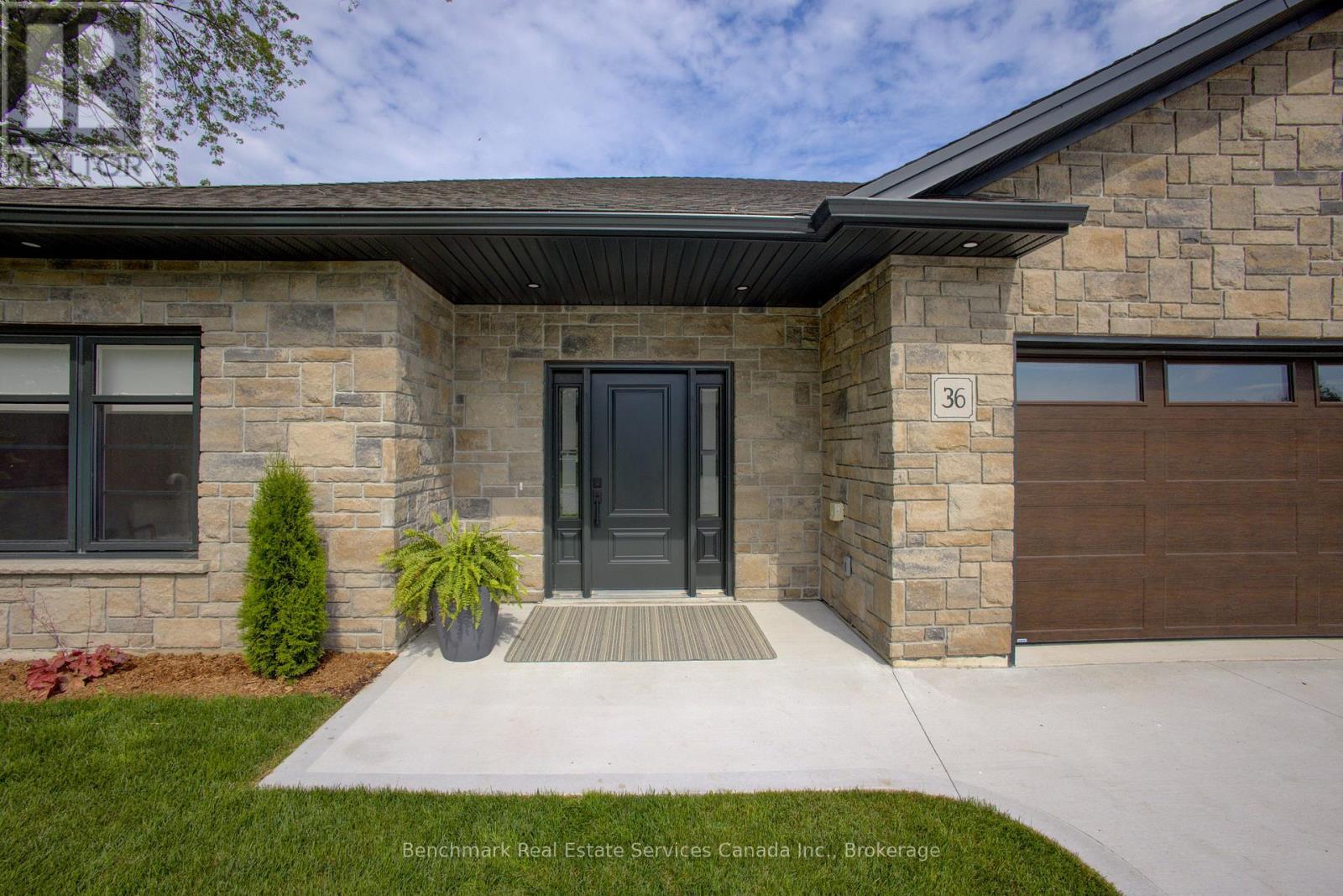 26 - 1182 QUEEN STREET