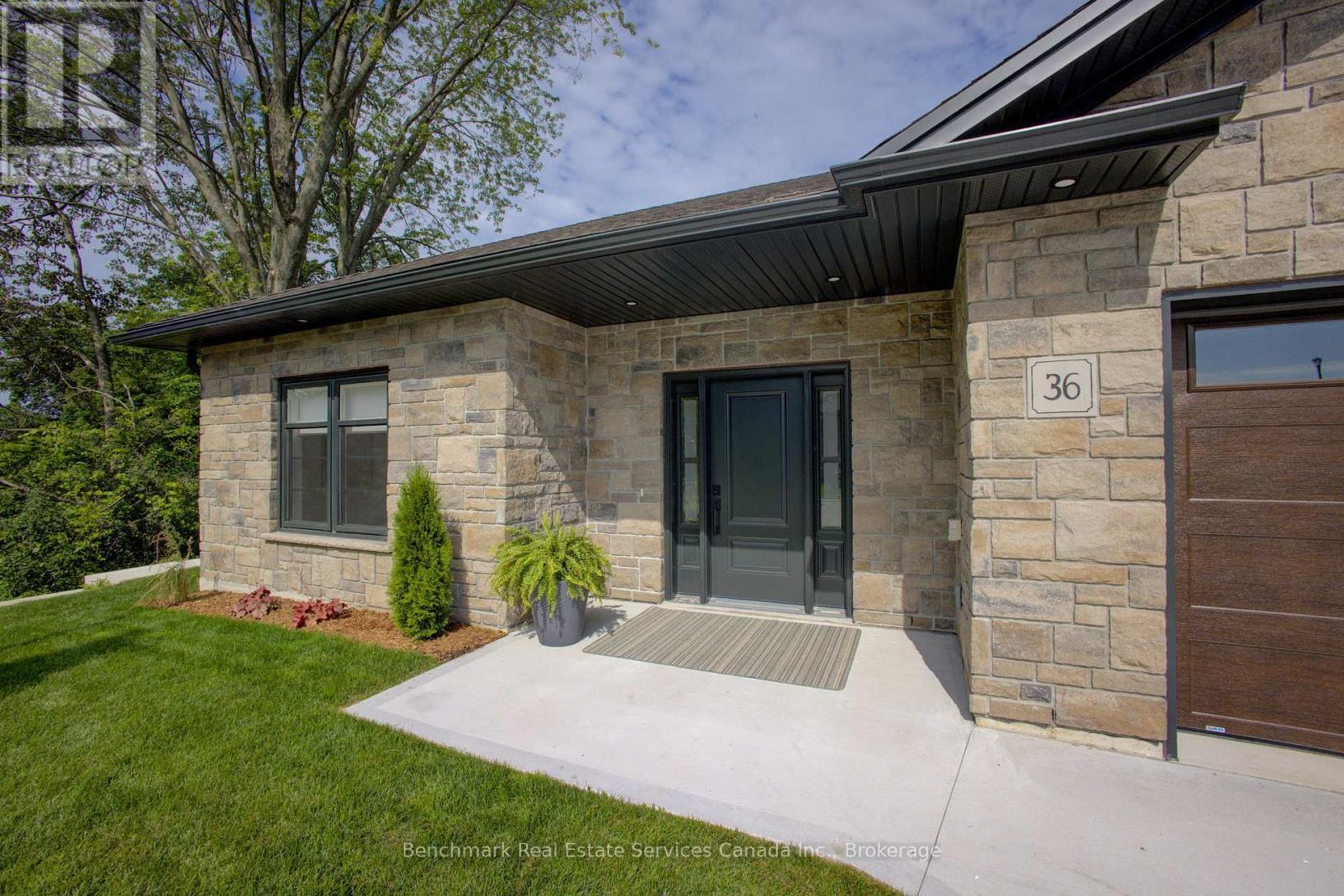 26 - 1182 QUEEN STREET