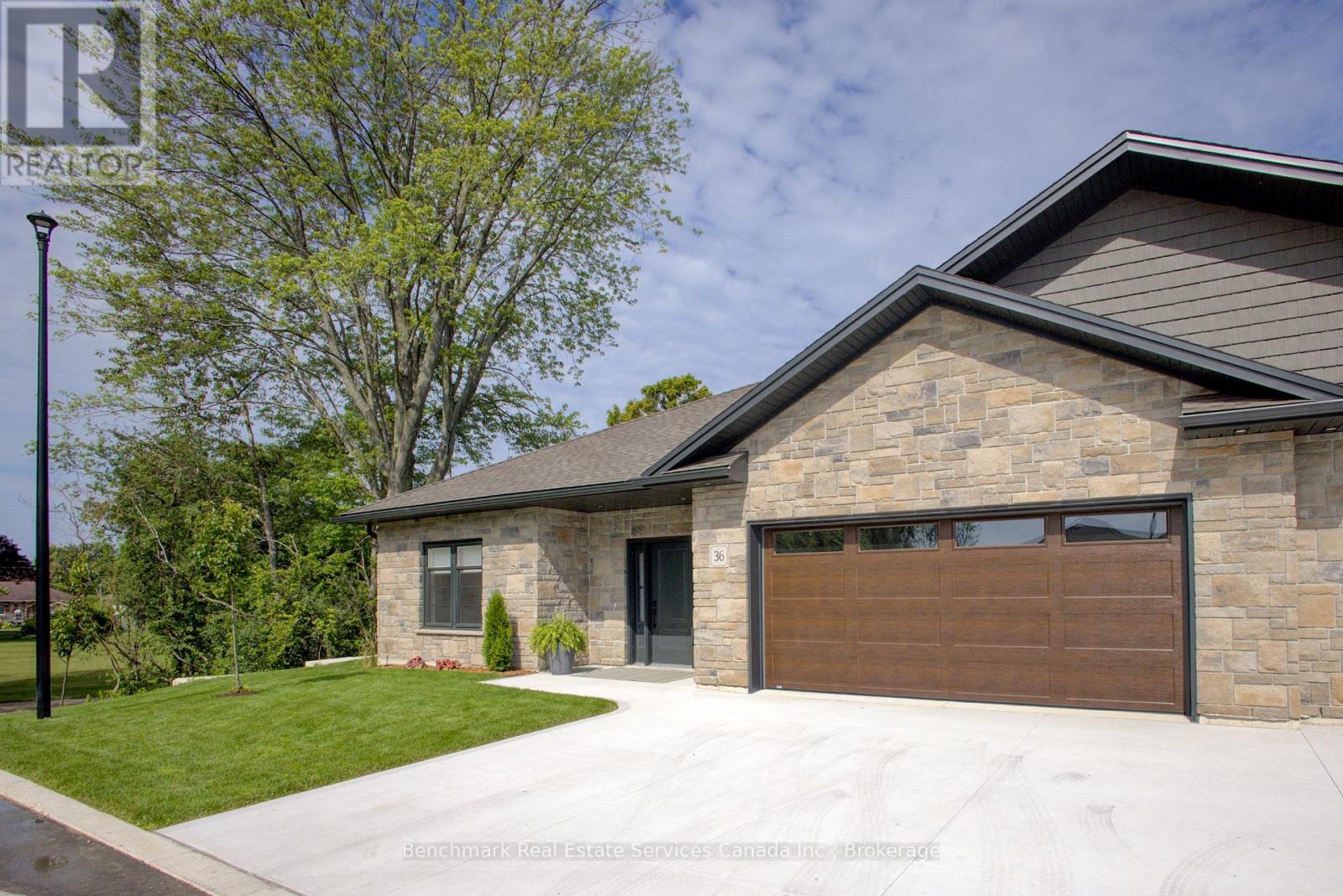 26 - 1182 QUEEN STREET