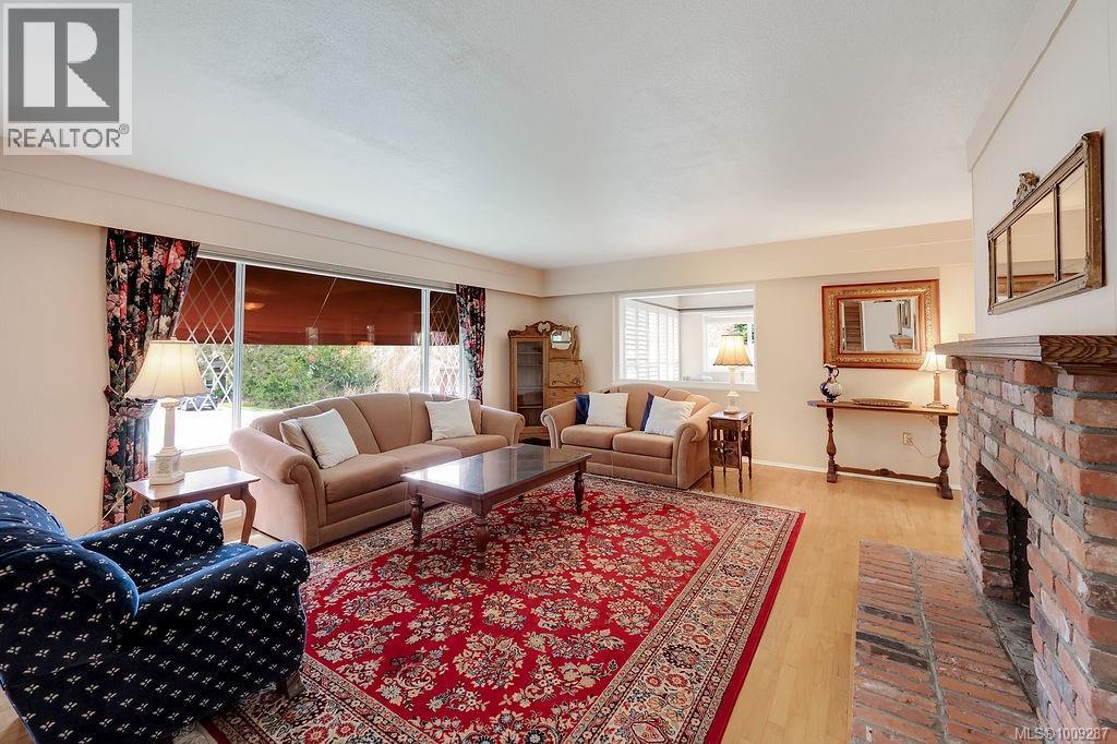 1080 Holly Park Rd