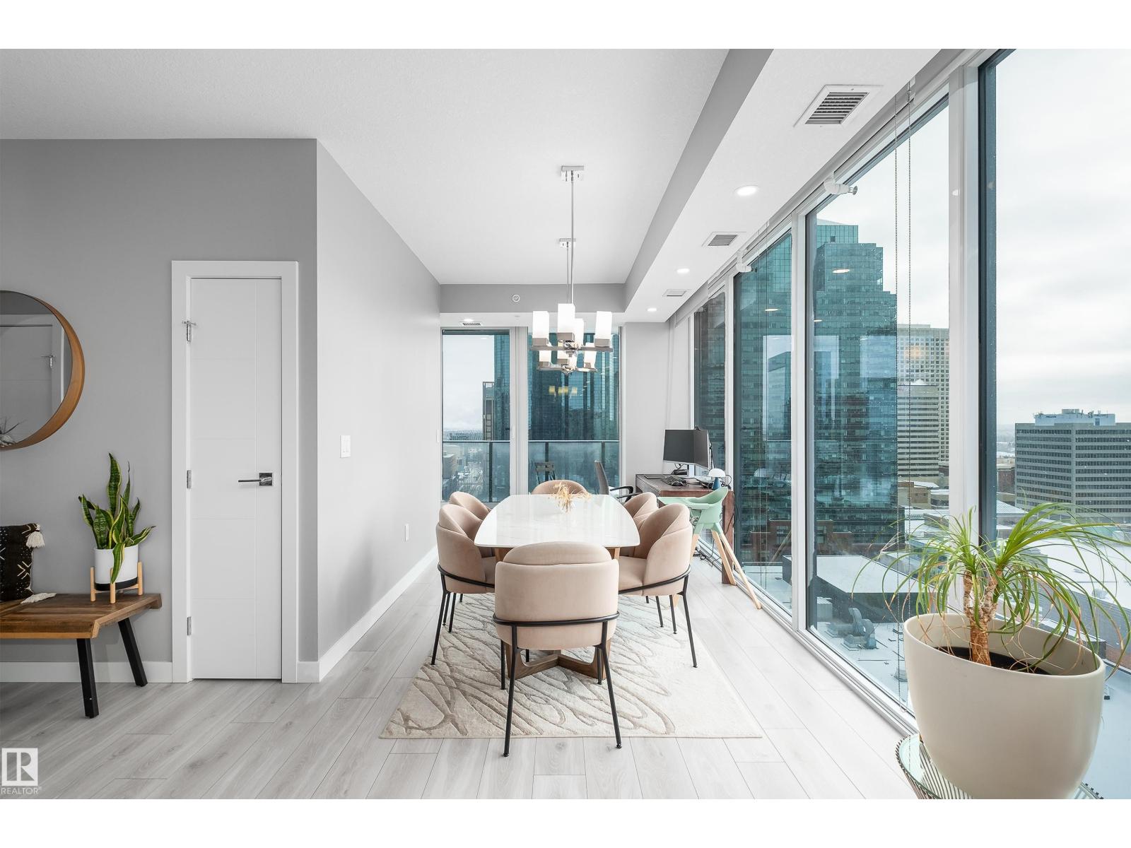 #1700 10180 103 ST NW