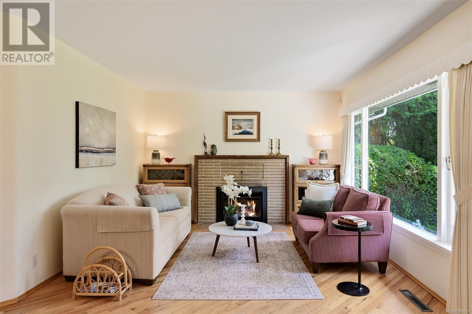 1033 Pentrelew Pl