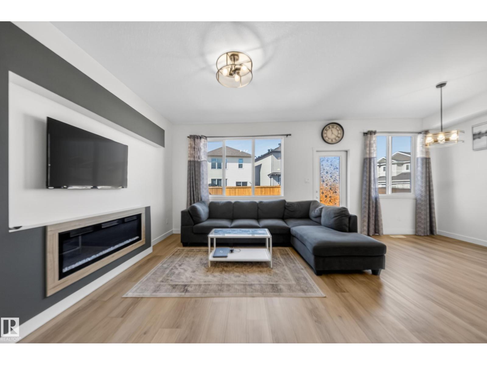 1684 12 ST NW