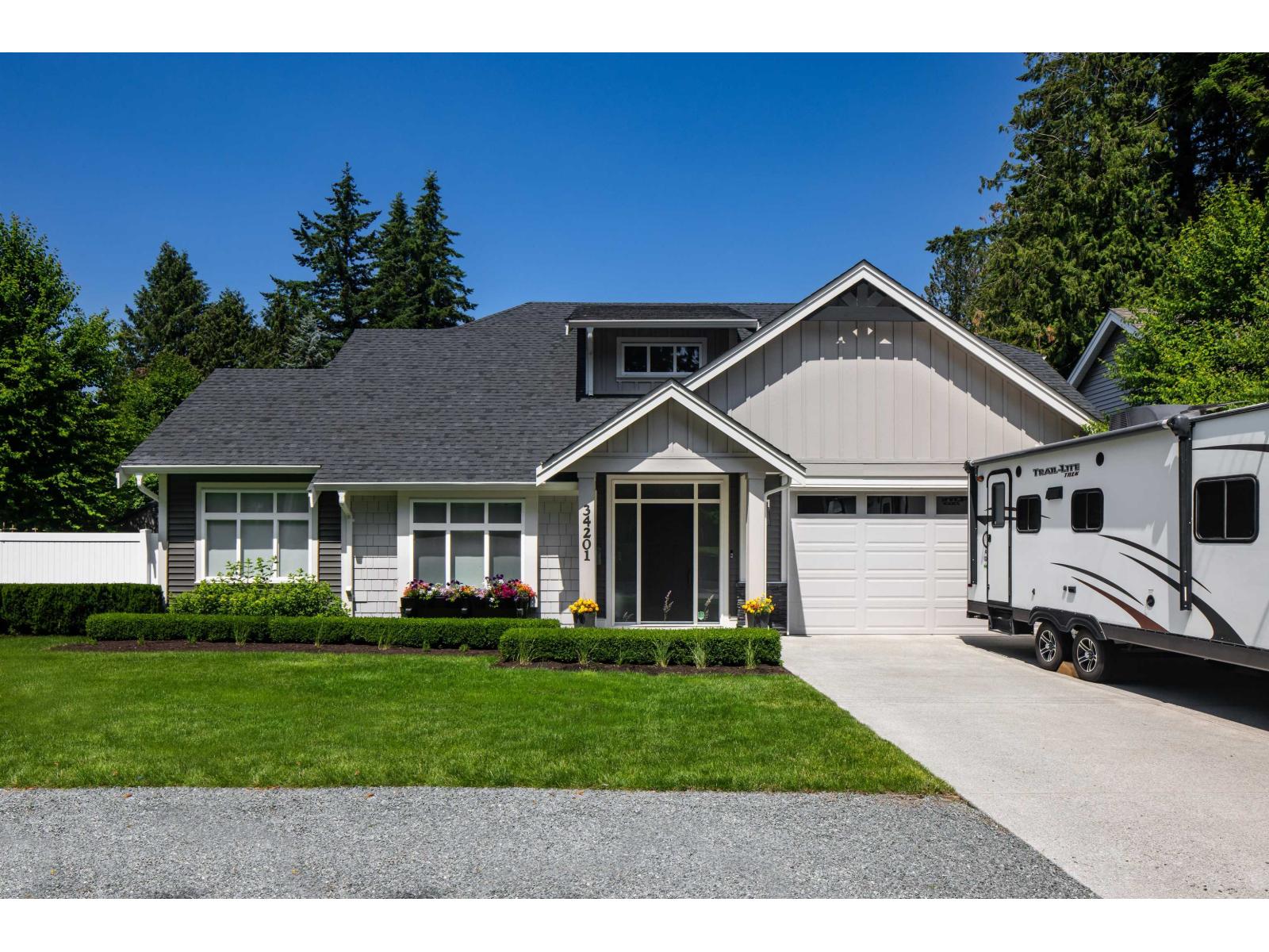 34201 WOODBINE CRESCENT