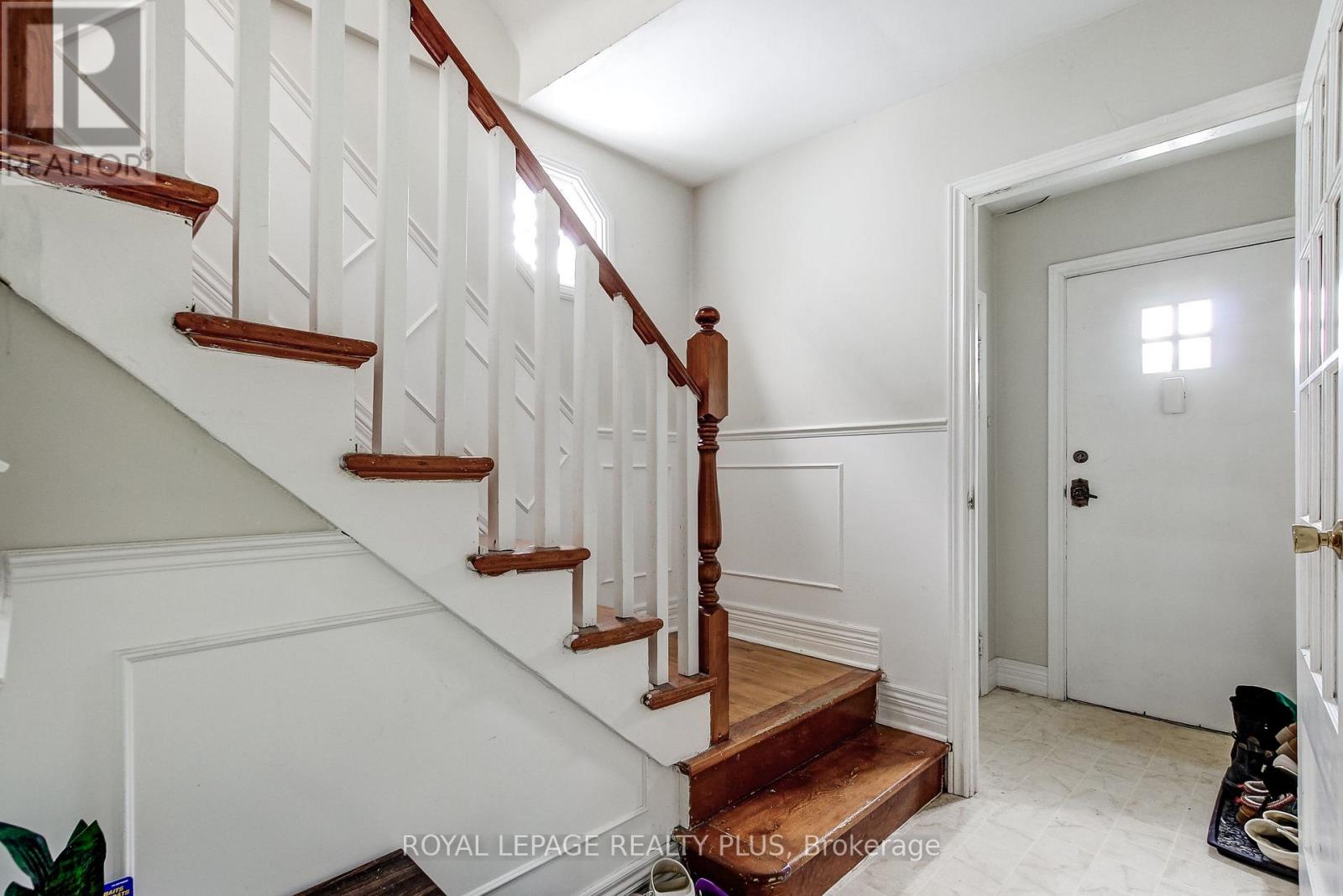 105 HILLVIEW STREET