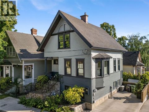 903 Collinson St Victoria BC V8V3B7